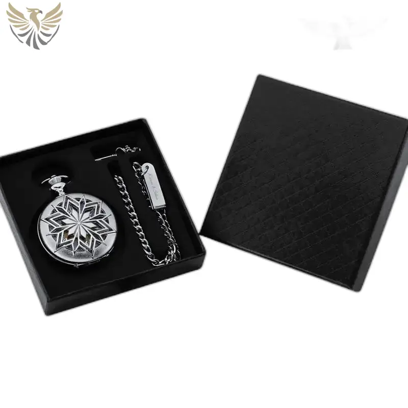 Montre à gousset Homme Moderne Argent avec attache à clip, présentée dans une boîte noire