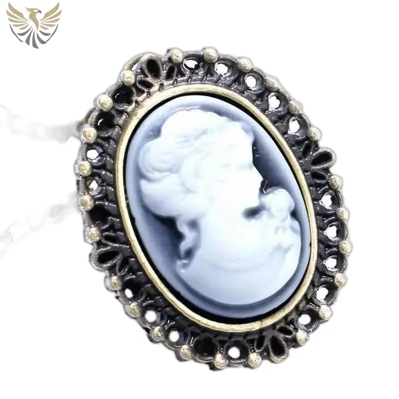 Broche en camée ovale du Montre Collier Pendentif élégante Madone Femme