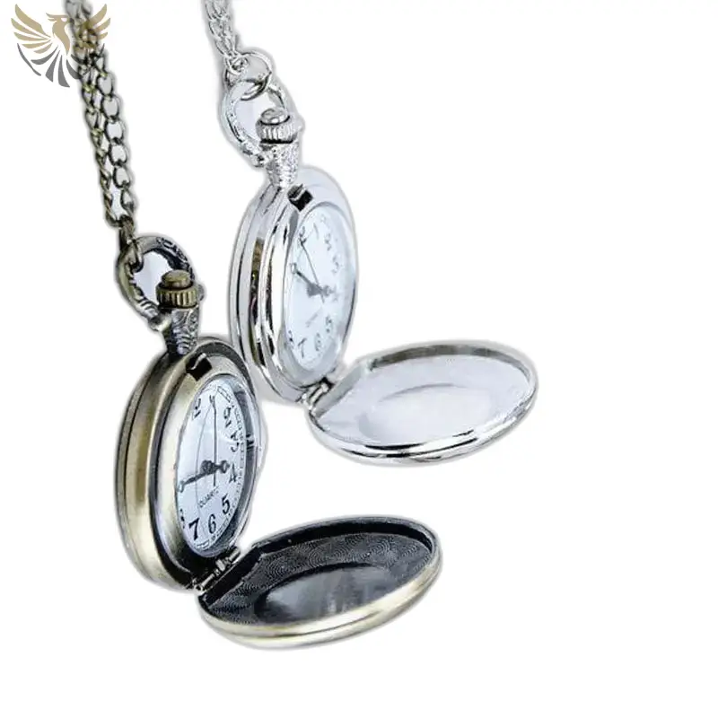 Deux montres collier personnalisables élégantes avec chaînes, parfaites pour Lui