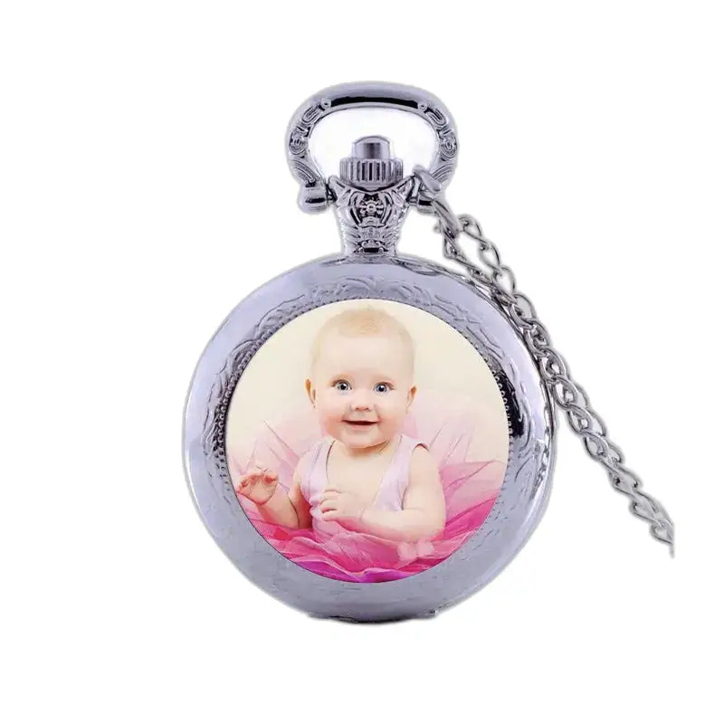 Montre collier personnalisable élégante avec photo bébé intégrée
