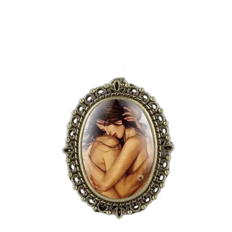 Art érotique encadré ovale sur une Montre Collier Romantique pour Homme et Femme
