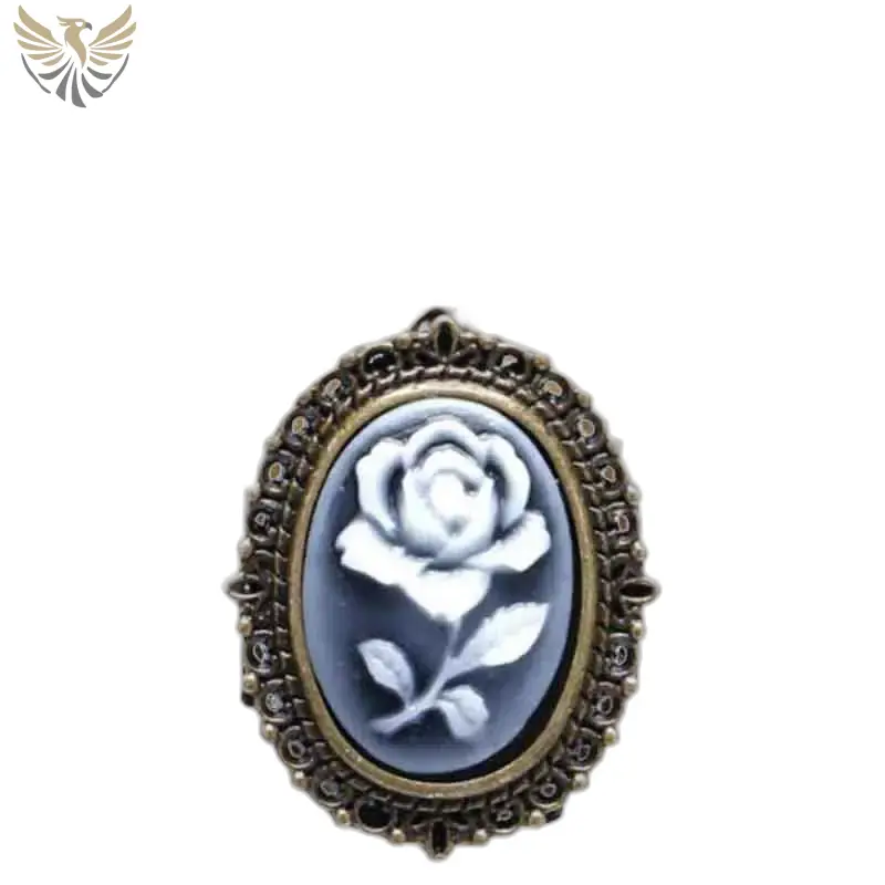 Broche en camée ovale avec une rose blanche pour Montre Collier Rose élégante