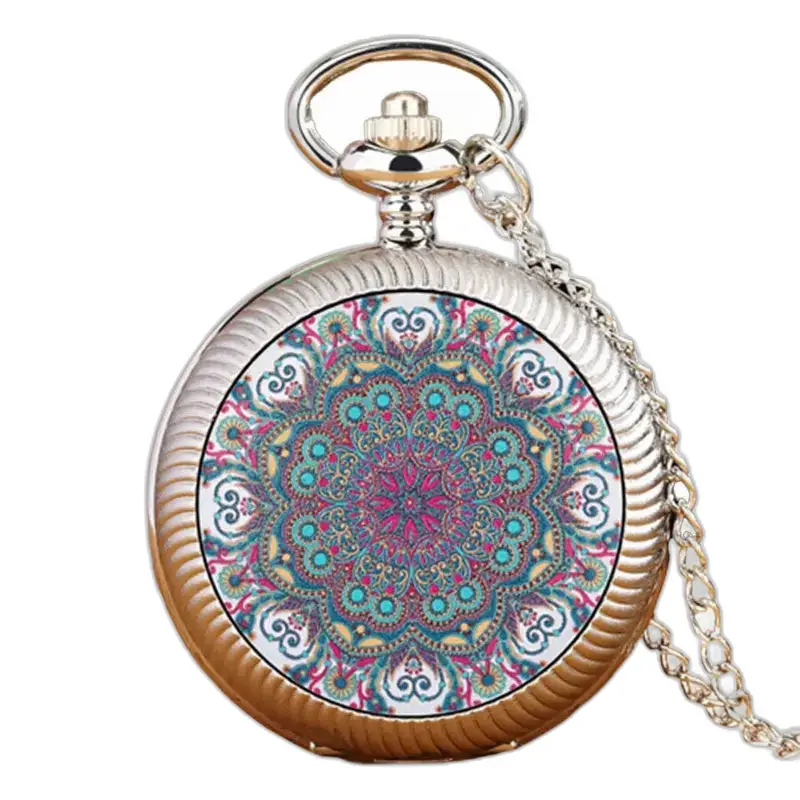 Montre Collier Vintage Fleur Blanche avec un design de mandala en argent et mécanisme à quartz