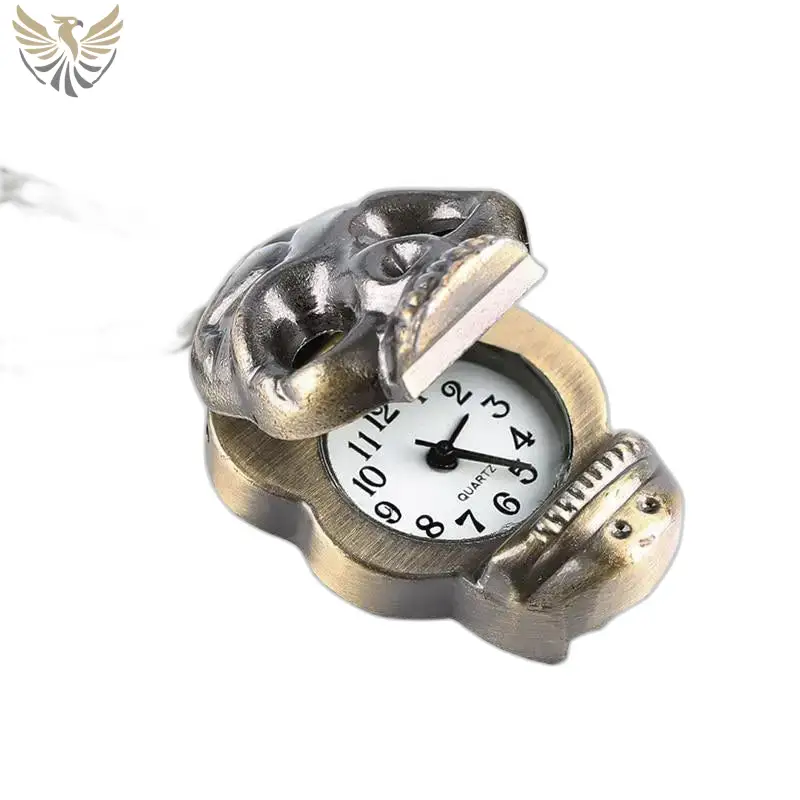 Montre Collier Vintage Gothique avec un bulldog steampunk et mécanisme de montre