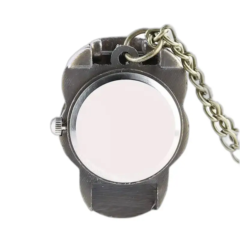 Dos d’une montre collier vintage gothique pour homme et femme en métal