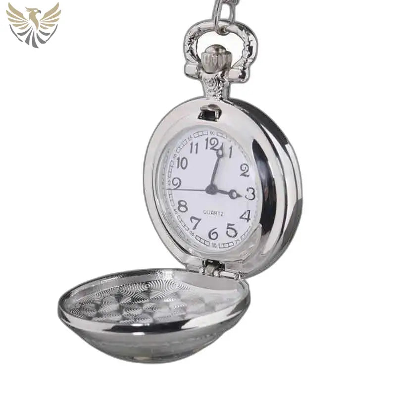 Montre Pendentif Arbre pour Femme avec couvercle ouvert et détail élégant