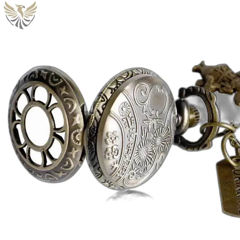 Montre Gousset Pendentif Femme avec Chaîne Médaillons, design orné et élégant